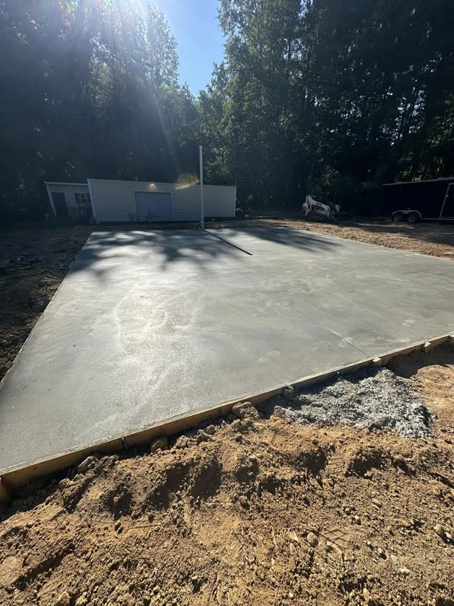 Finished poured concrete slab pad on a commercial lot in Cobb County Georgia by 008 Concrete